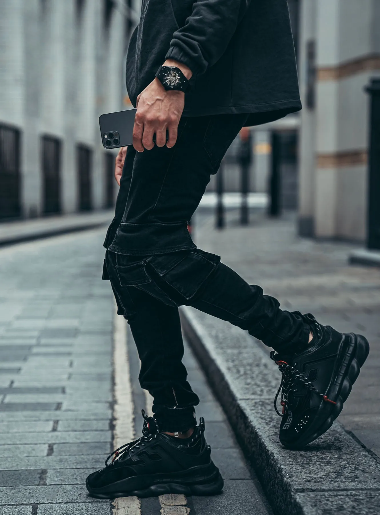 Cargo Jeans V4 in Washed Black
