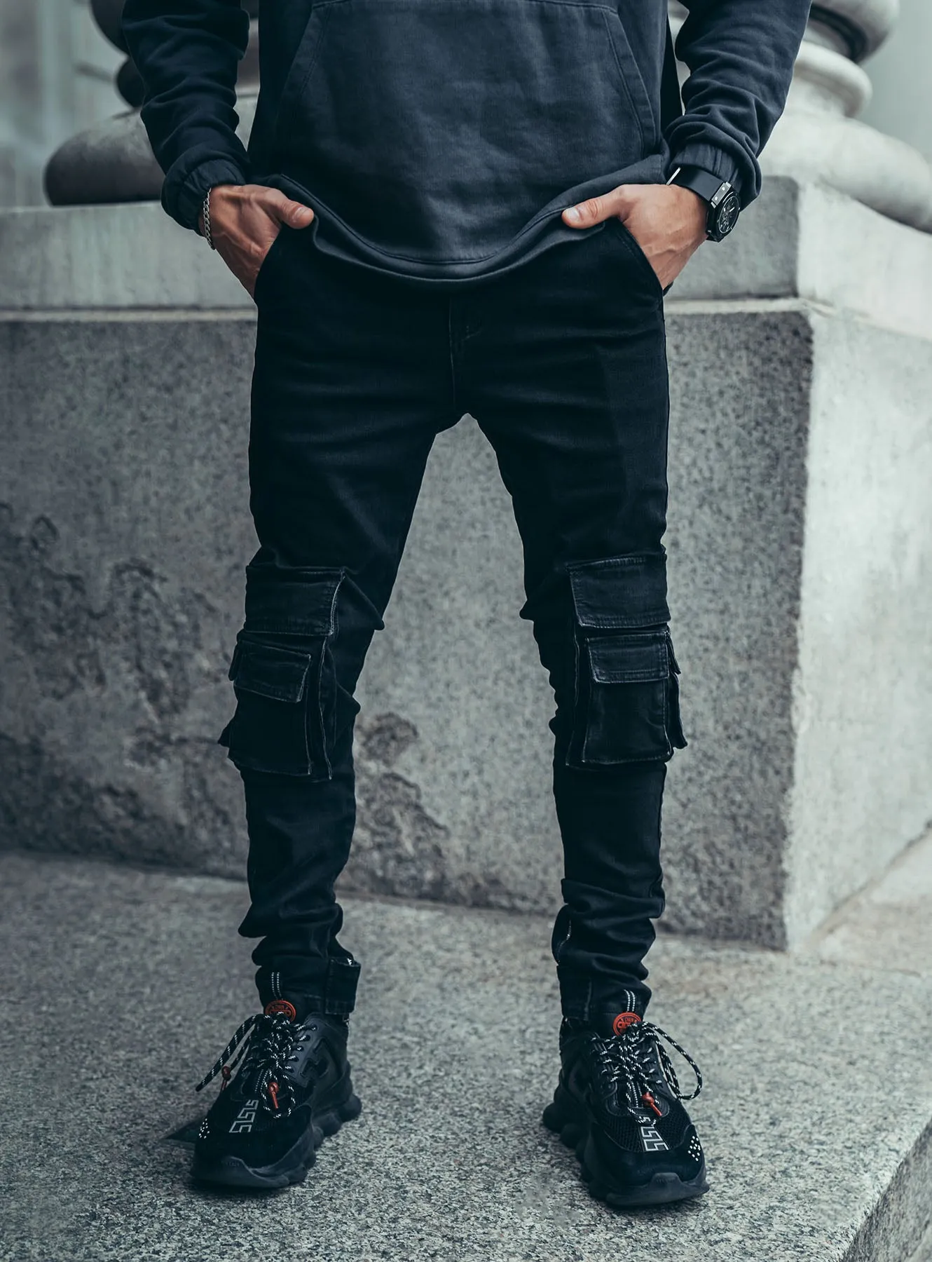Cargo Jeans V4 in Washed Black