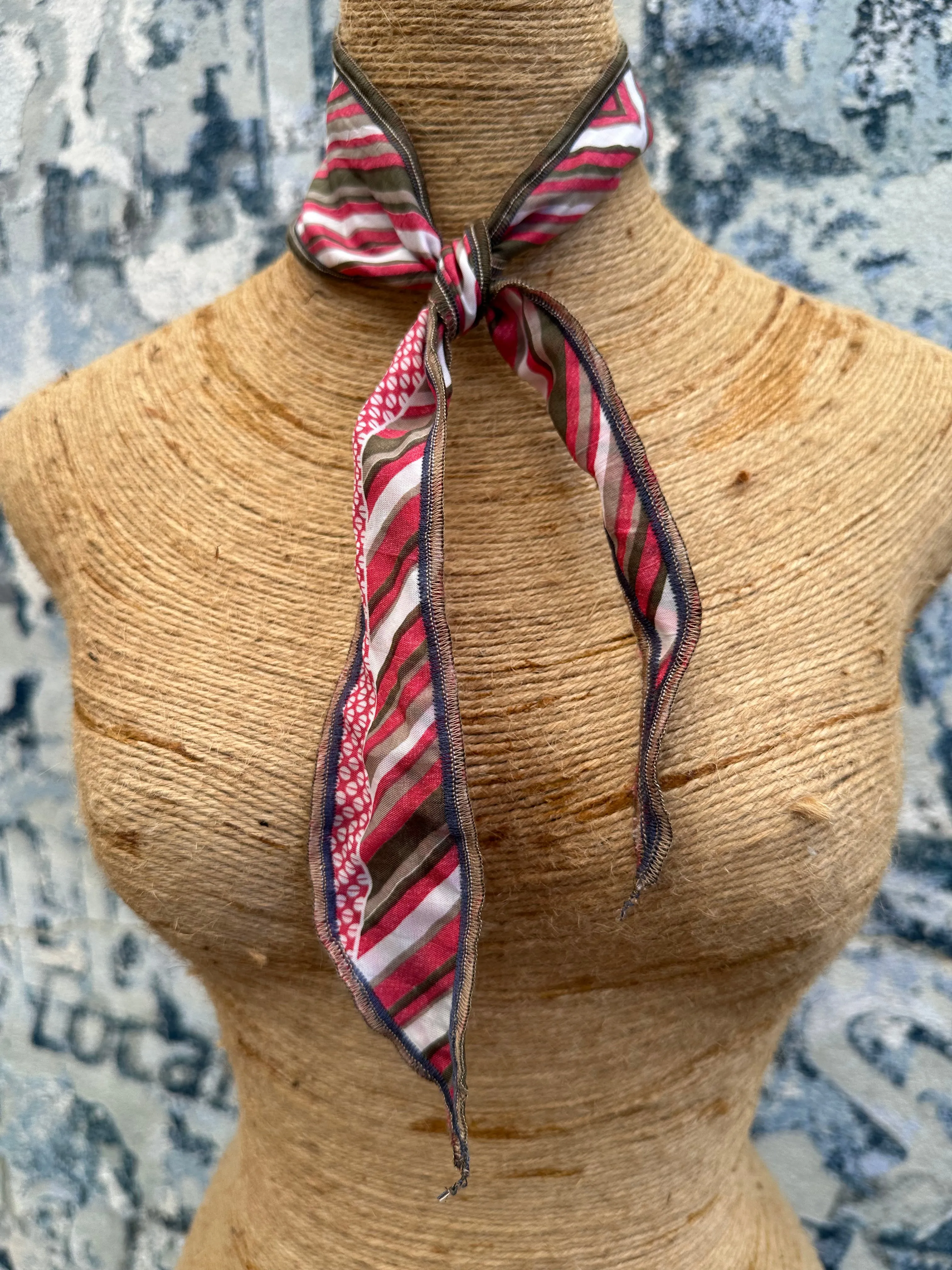Champs-Elysees Neck Scarf