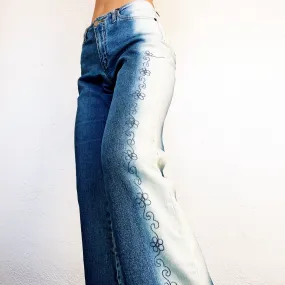 Early 2000s Embroidered Floral Jeans (S/M)