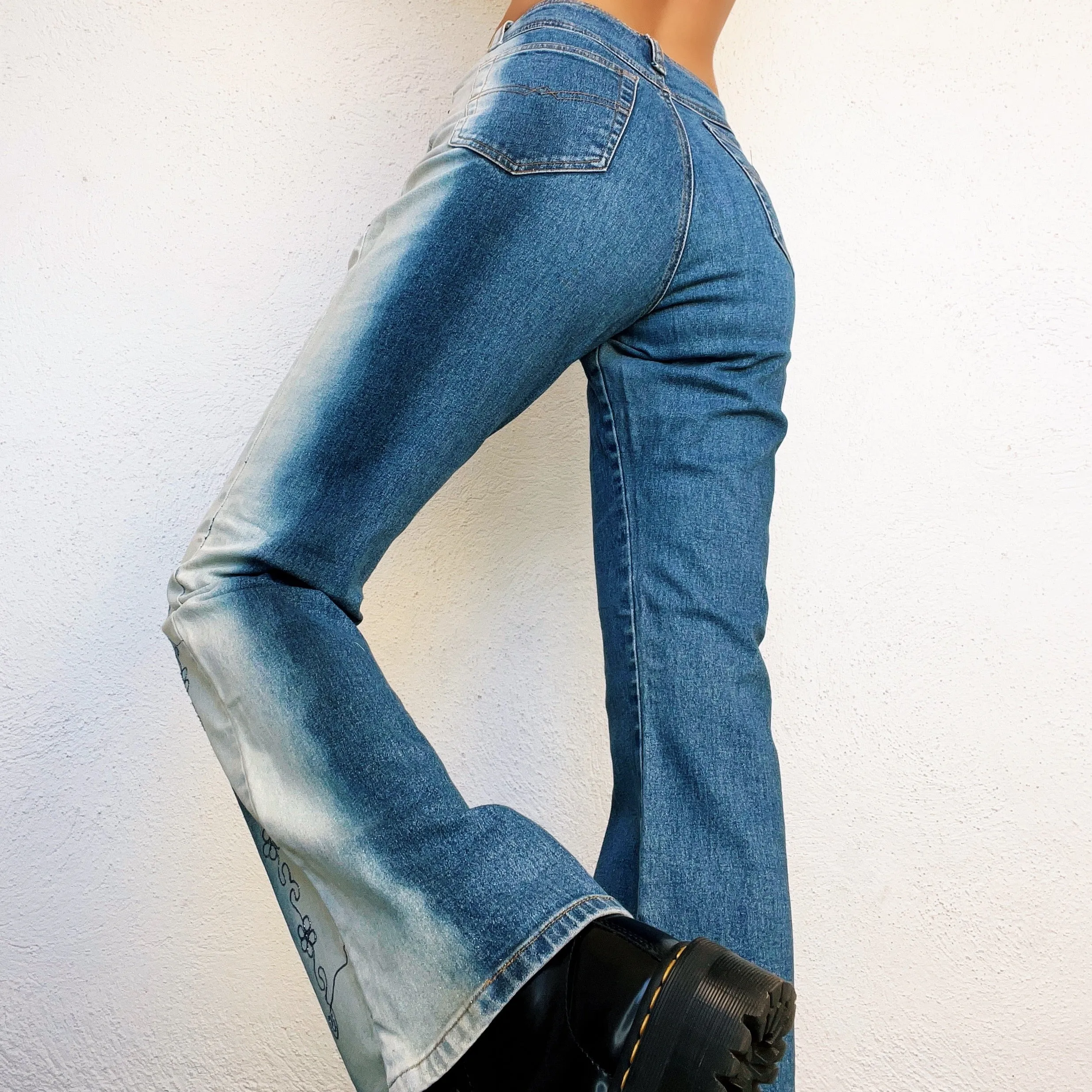 Early 2000s Embroidered Floral Jeans (S/M)