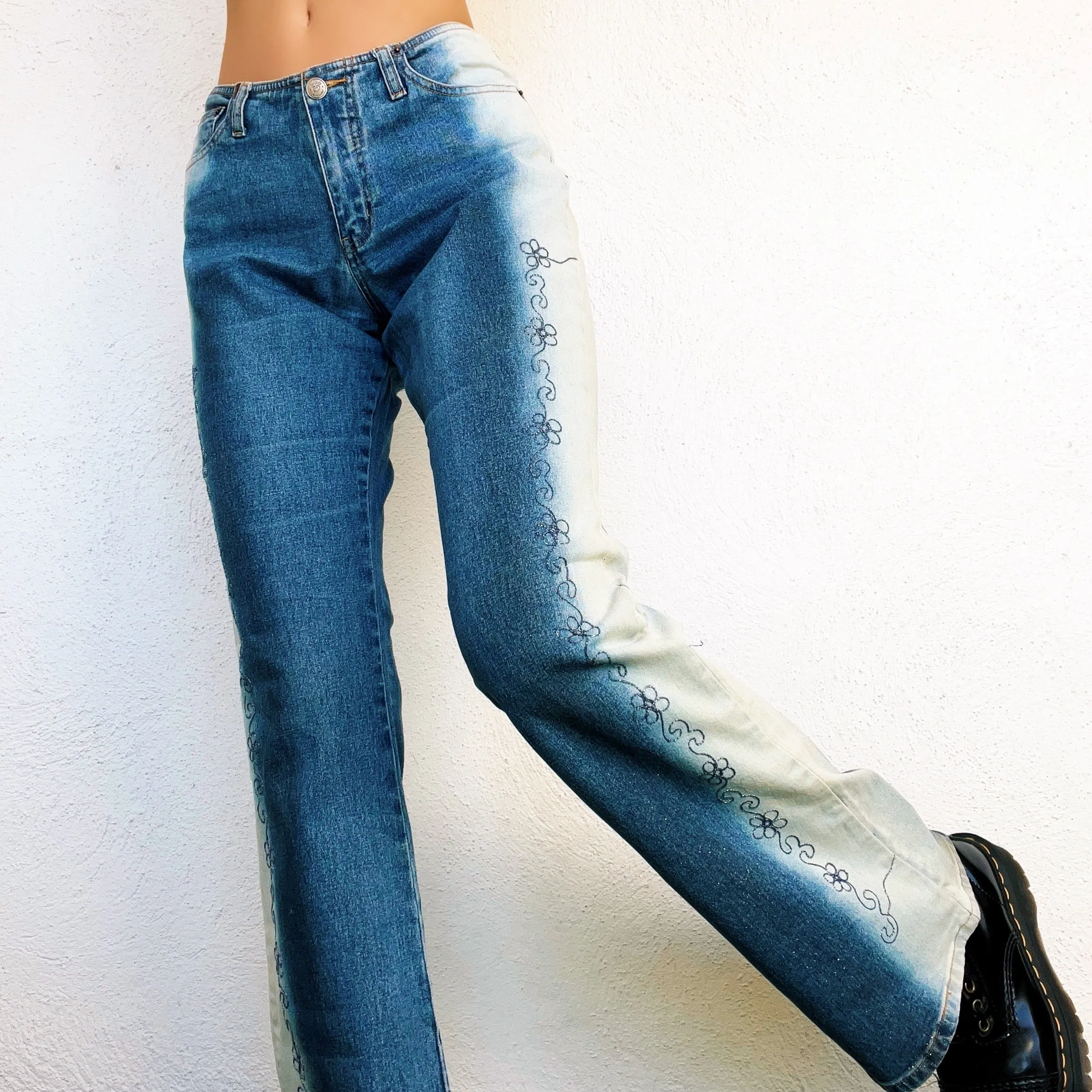 Early 2000s Embroidered Floral Jeans (S/M)
