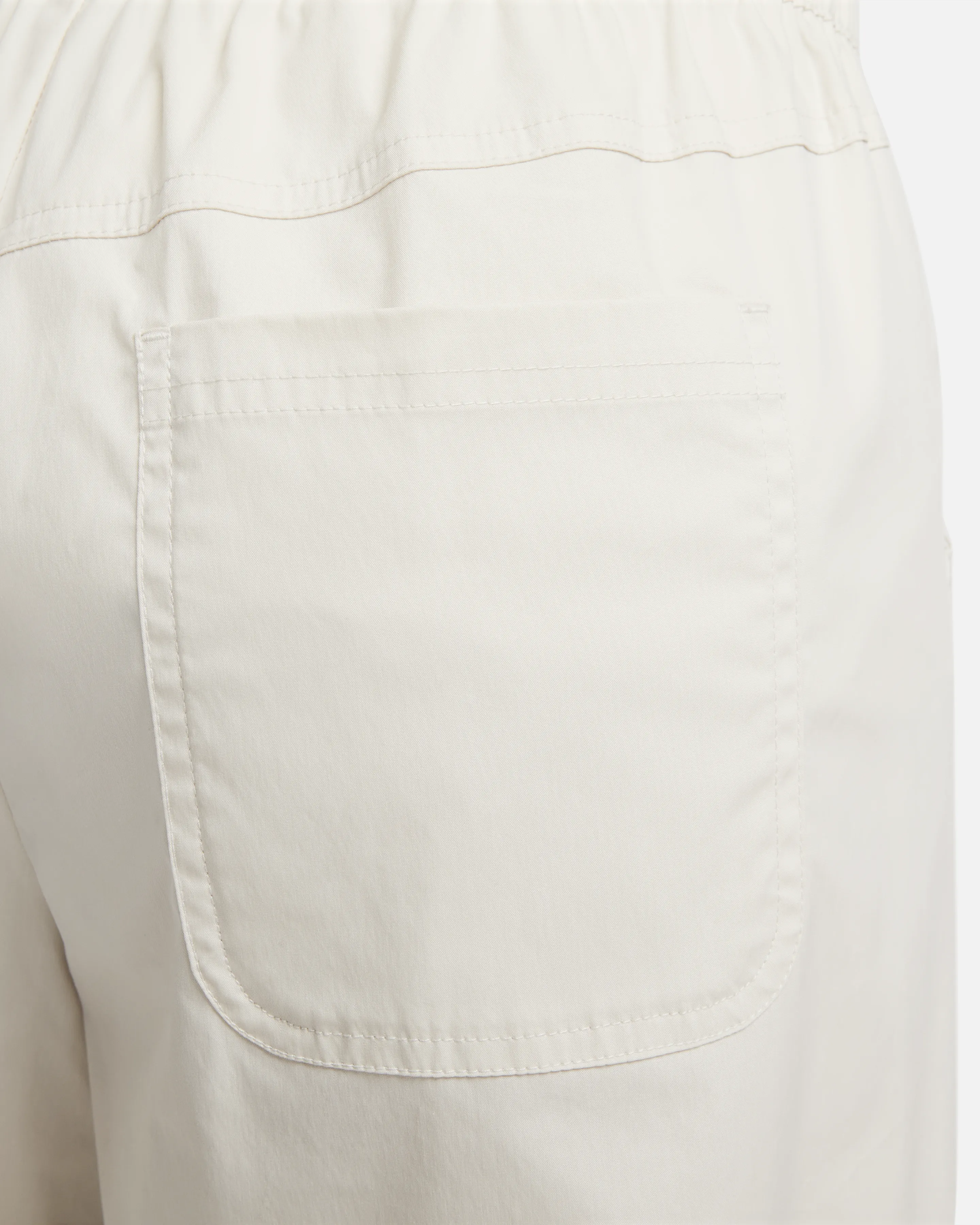 Nike Sportswear Essentials-Women's Woven High-Rise