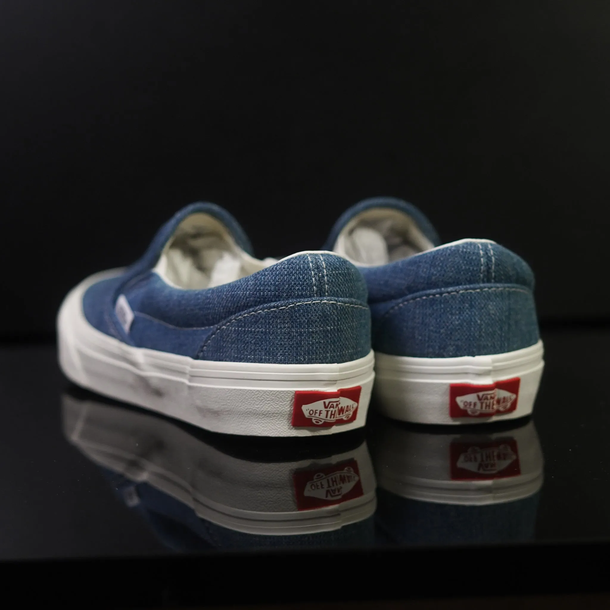 VANS : Unisex Classic Slip-On, Bleu Jean/ Blanc