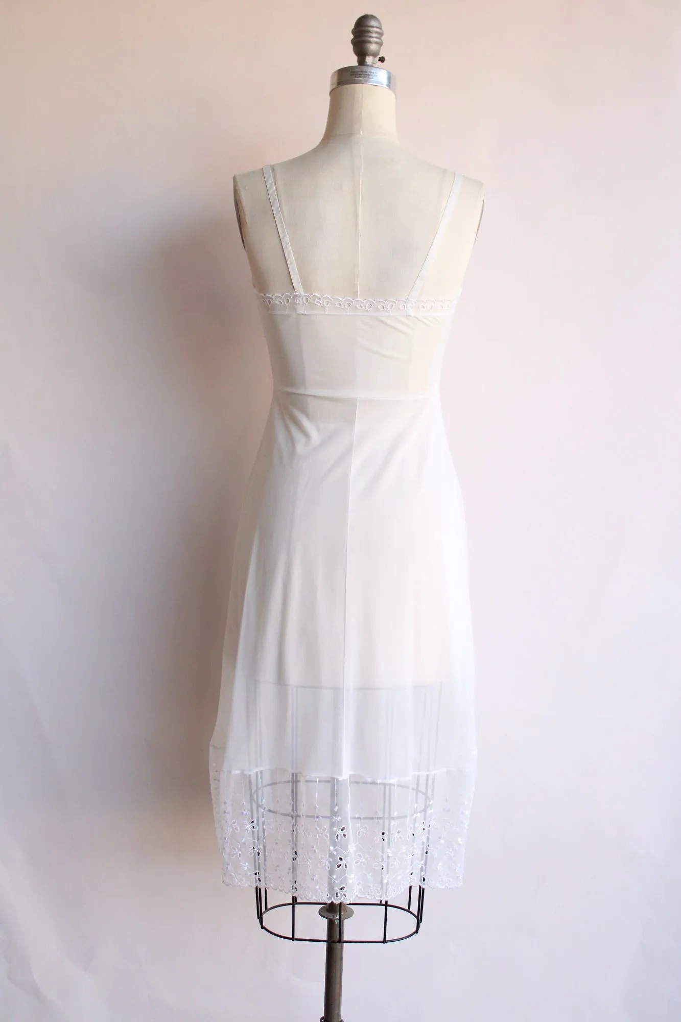 Vintage 1950s 1960s Lady Verona Size 32 White Embroidered Lace Trim Full Slip
