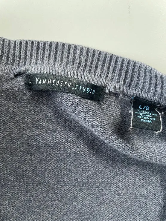 Vintage men's grey Venheusen studio V-neck long sleeve sweatshirt in L|L27 W23|SKU 4836